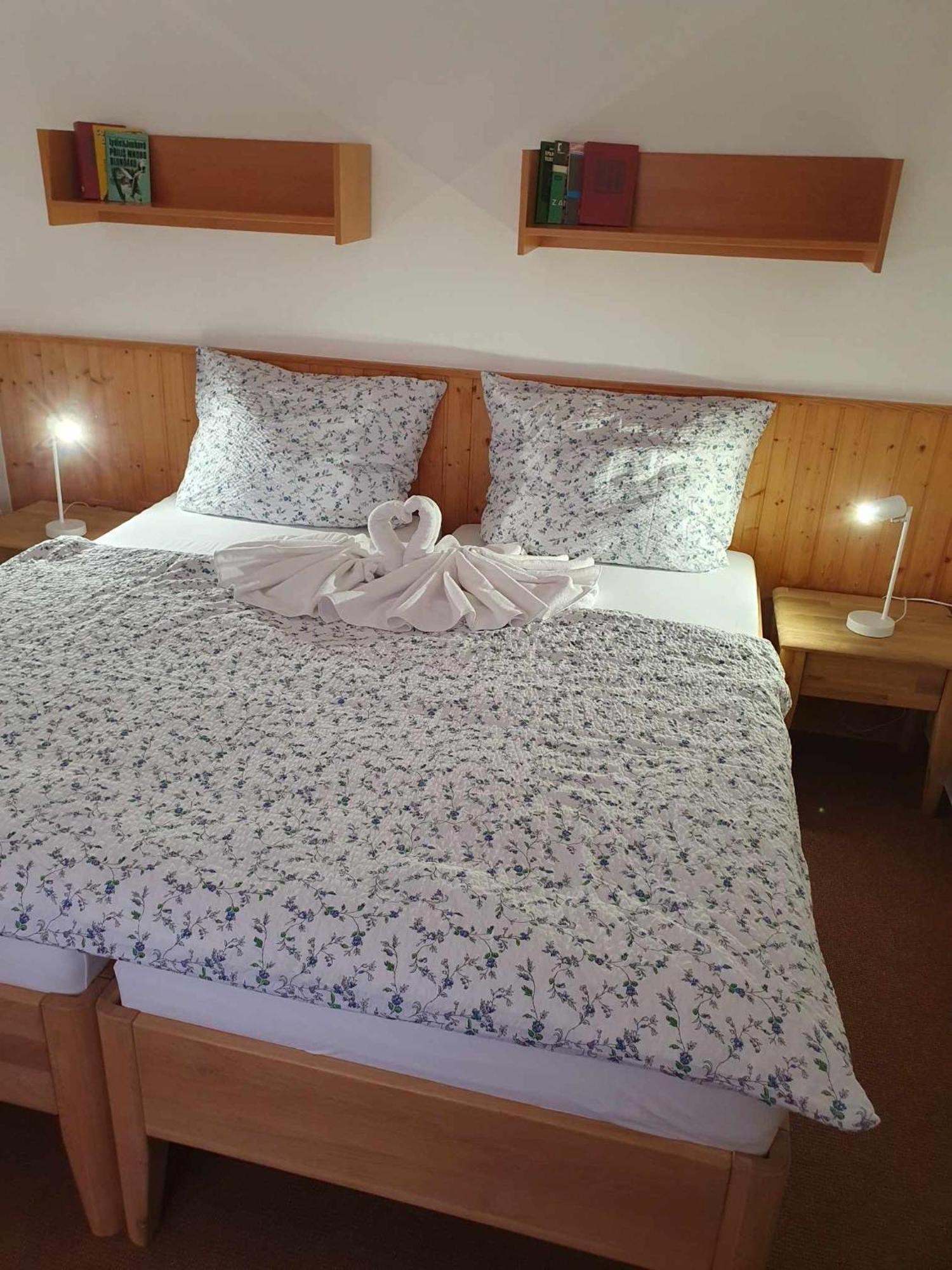 Hotel A Penzion Pegas Vlachovice Dış mekan fotoğraf